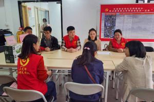 浓浓关爱暖人心，mk(中国)一站式服务体育集团党支部慰问困难单亲家庭